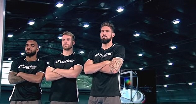 Oliver Giroud, Aaron Ramsey và Alexandre Lacazette đã được mời tham dự một chương trình có tên The Cube. Tại đây, cả 3 sẽ cùng nhau trải qua các thử thách do BTC đặt ra.