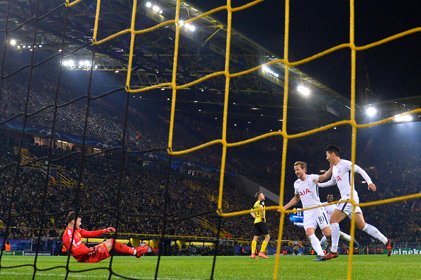 Trước khi gặp chấn thương, Burki đã có một ngày thi đấu vô cùng vất vả, Kane và đồng đội liên tục bắn phá khung thành anh trấn giữ.