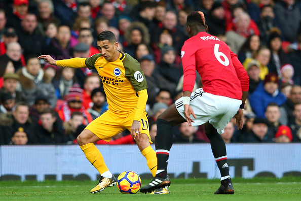 Brighton có những pha phản công khá nguy hiểm.