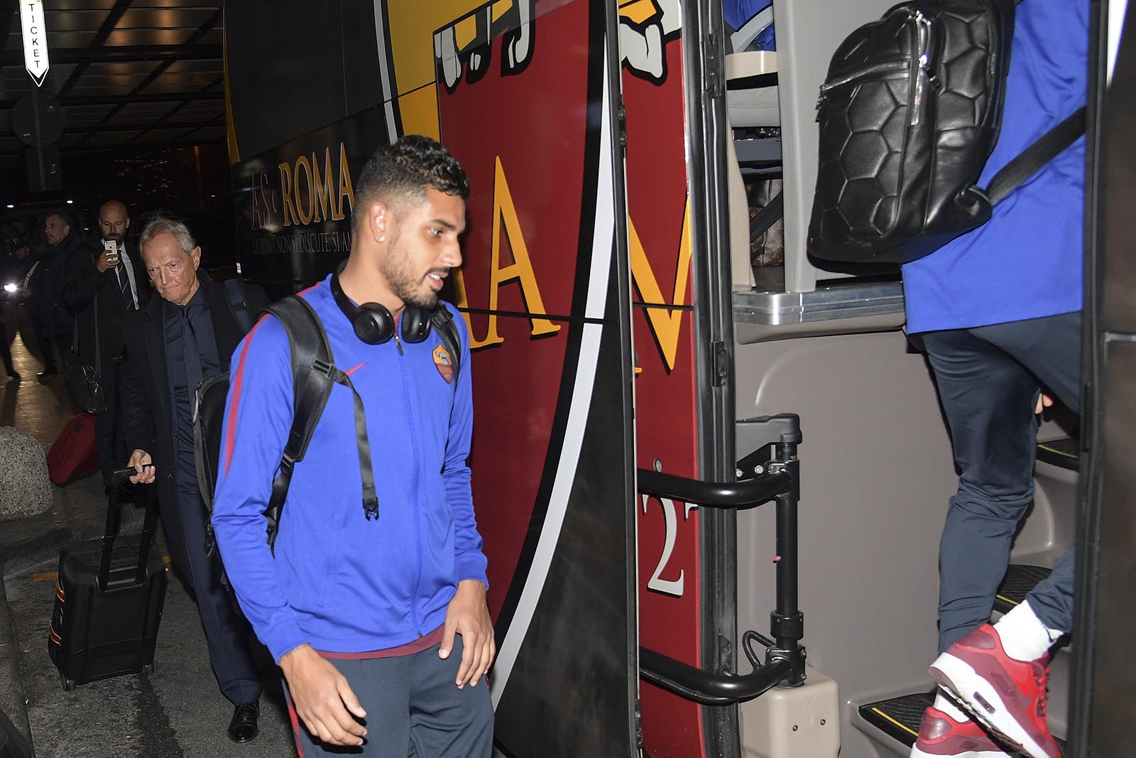 Roma gấp rút chiêu mộ sao Man United - Bóng Đá