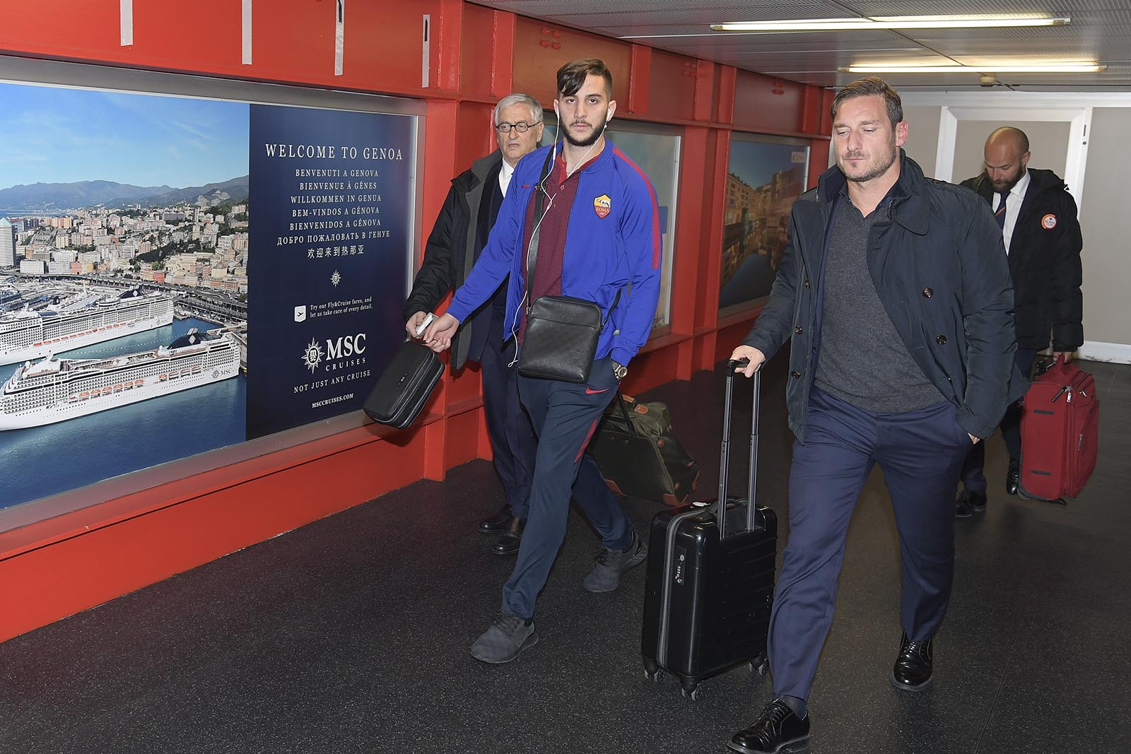 Roma gấp rút chiêu mộ sao Man United - Bóng Đá