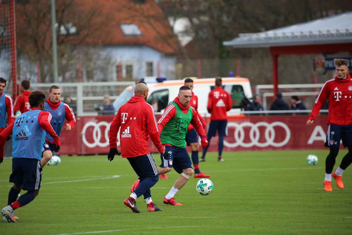 Thất bại không khiến các sao Bayern phiền lòng - Bóng Đá