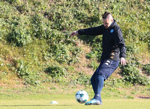 Napoli cần thắng Feyenoord và trông chờ Man City đánh bại Shakhtar để lách qua khe cửa hẹp.