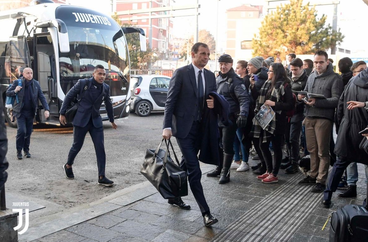 Hôm qua, cùng thời điểm với thất bại của Inter trước Udinese, Juventus đã lên đường sang Bologna chuẩn bị cho trận đấu vòng 17.