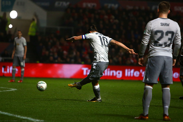 Ibra tỏa sáng quân bình tỉ số cho Man United.