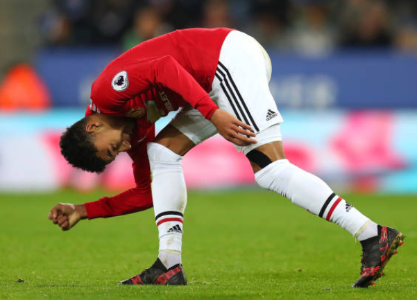 Sút trúng cột dọc, Lingard đấm tung cả đất - Bóng Đá