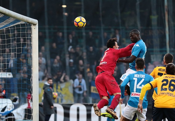 Koulibaly đánh bại thủ môn Nicolas.