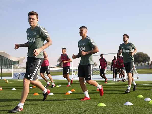 Mourinho cùng học trò phấn khích tột độ tại Dubai - Bóng Đá