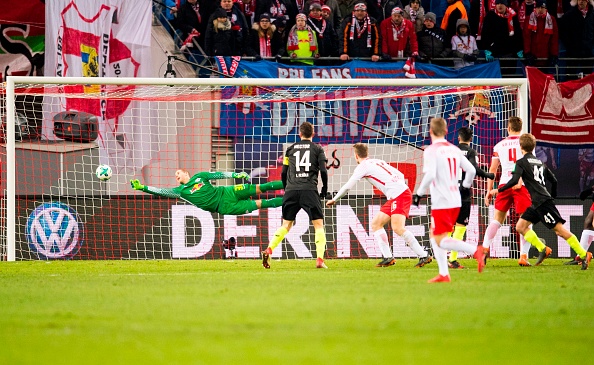 Thua SỐC đội bét bảng, Leipzig bỏ lỡ cơ hội vào top 4 - Bóng Đá