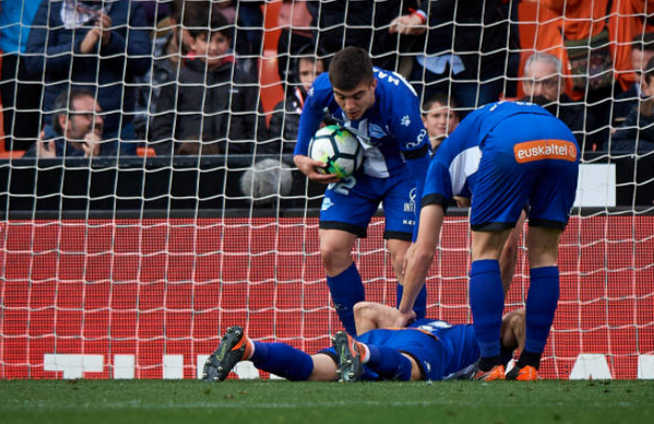 Đại thắng Alaves, Valencia tạm chiếm ngôi Real Madrid - Bóng Đá