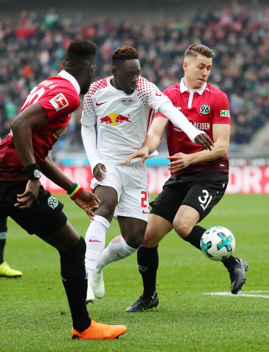 Thắng kịch tính, Leipzig trở lại nhóm dự Champions League - Bóng Đá
