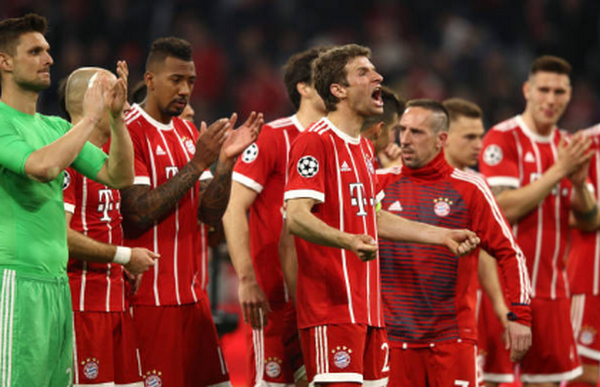 Không thể ghi bàn, Bayern và Sevilla phân định thắng thua bằng 'đấu võ' - Bóng Đá