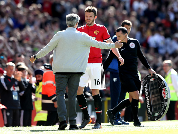 De Gea ôm 'găng vàng' nhìn Romero đóng vai chính trong khung gỗ - Bóng Đá