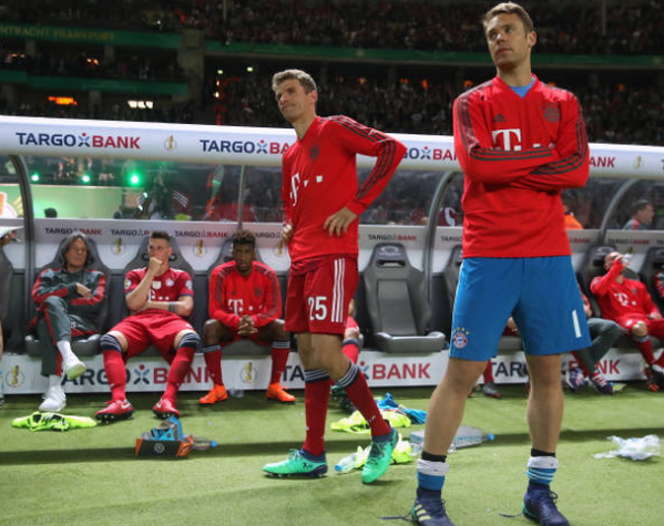 Neuer tái xuất, bất lực nhìn Bayern thủng lưới 3 bàn - Bóng Đá
