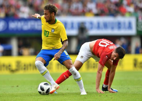 Bị đối thủ chơi xấu và đây là cách Neymar đáp trả - Bóng Đá
