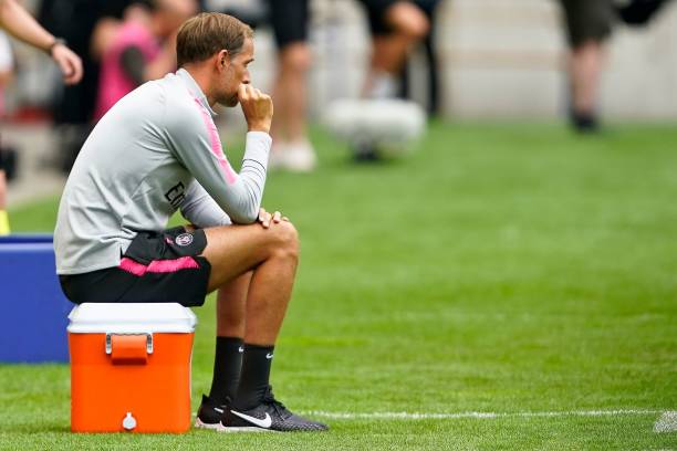 Từ bỏ chiếc ghế, Thomas Tuchel chọn vật dụng 'khó đỡ' để ngồi chỉ đạo - Bóng Đá