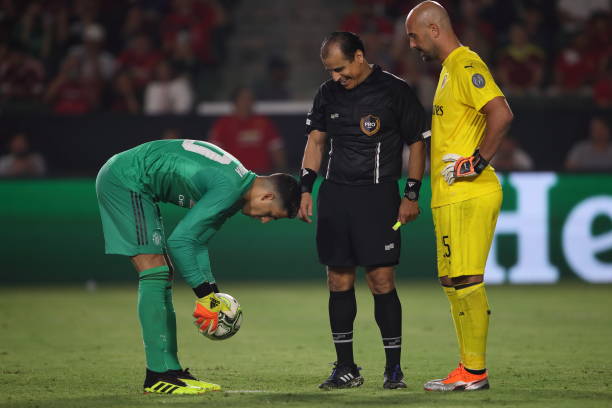 Nghi án 'gạ kèo' penalty giữa Mourinho và đối thủ Milan - Bóng Đá