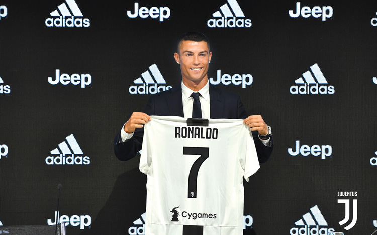 SỐC với giá trị chuyển nhượng khi Ronaldo lần đầu tiên được bán - Bóng Đá