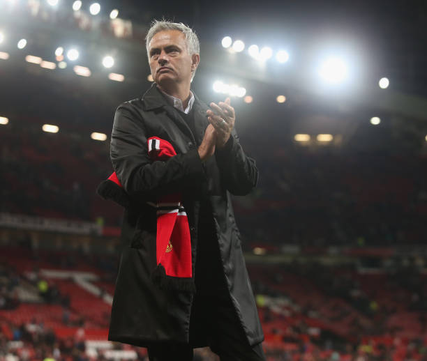 Mourinho tìm đến ai đầu tiên sau khi trận đấu kết thúc? - Bóng Đá