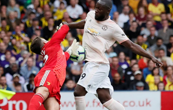 Suýt rơi cả quần, Lukaku vẫn quyết tâm ghi bàn cho Man United - Bóng Đá