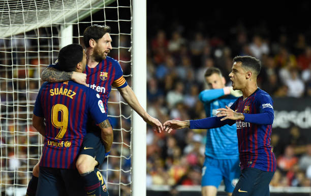 Messi 'điệu đà', bắt chước cách ăn mừng của Ronaldo - Bóng Đá