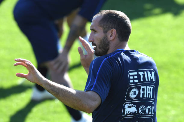 Nụ cười của Bonucci không thể xóa đi căng thẳng tại Italia - Bóng Đá
