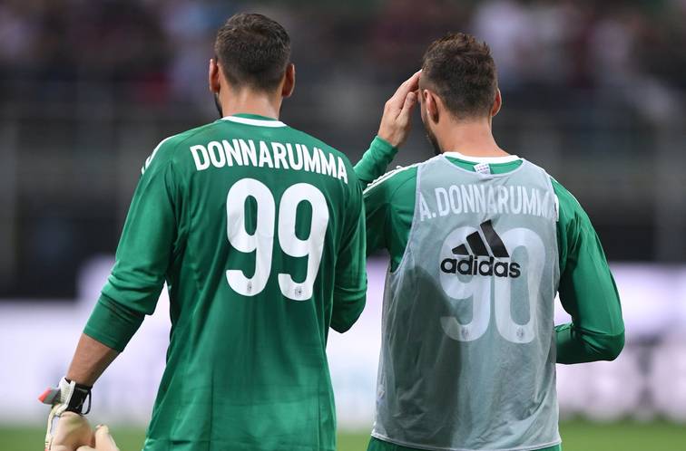 Anh em nhà Donnarumma trong màu áo AC Milan.