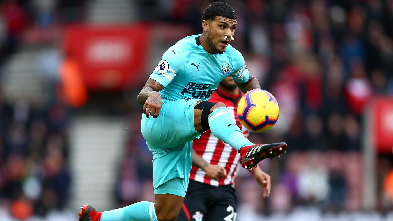 DeAndre Yedlin dù gặp chấn thương mũi vẫn ở lại trên sân và chiến đấu hết mình. Anh cùng đồng đội tại Newcastle hiểu rằng họ phải nỗ lực tối đa để đưa CLB thoát khỏi vị trí cuối bảng. Trận này, Chích Chòe có được 1 điểm trên sân Southampton.