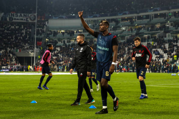 CĐV Juve làm điều không tưởng với Paul Pogba - Bóng Đá