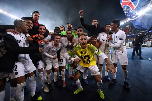 Neymar biến Alisson thành 'vật tế thần' trong lễ ăn mừng chiến thắng - Bóng Đá