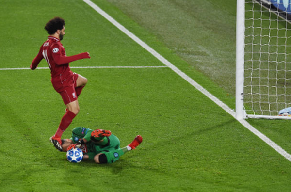 Ghi bàn thắng bằng 'vàng', Salah có pha ăn mừng khó tin - Bóng Đá