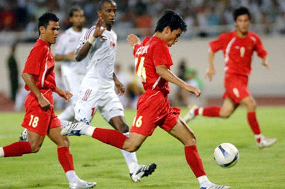 Huỳnh Quang Thanh ghi bàn đầu tiên cho Việt Nam ở Asian Cup diễn ra vào năm 2007. Năm đó, chúng ta vào đến tứ kết.