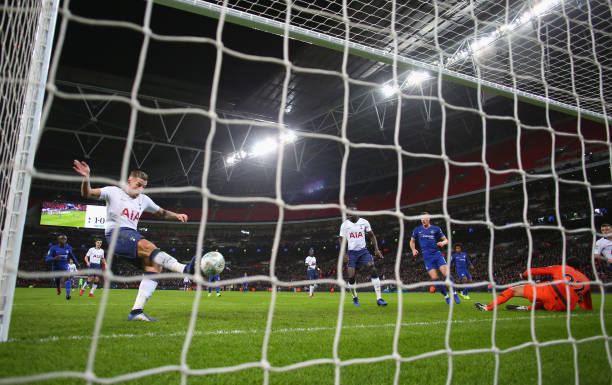Công nghệ VAR trợ giúp, Tottenham giành lợi thế lớn trước Chelsea - Bóng Đá