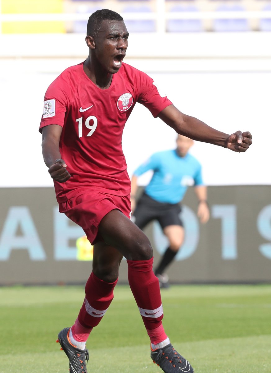 Almoez Ali tiếp tục ghi 2 bàn trong hiệp hai, góp phần vào chiến thắng chung cuộc 6-0 cho Qatar.