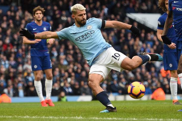Aguero tận dụng đường chuyền của Barkley, ghi bàn thắng thứ 2 cho riêng mình.