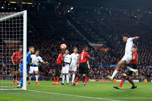Kimpembe mở tỉ số trận đấu.