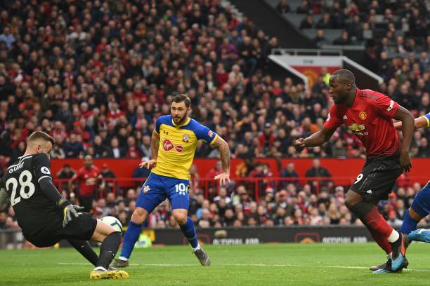 Lukaku bỏ lỡ cơ hội mở tỉ số.