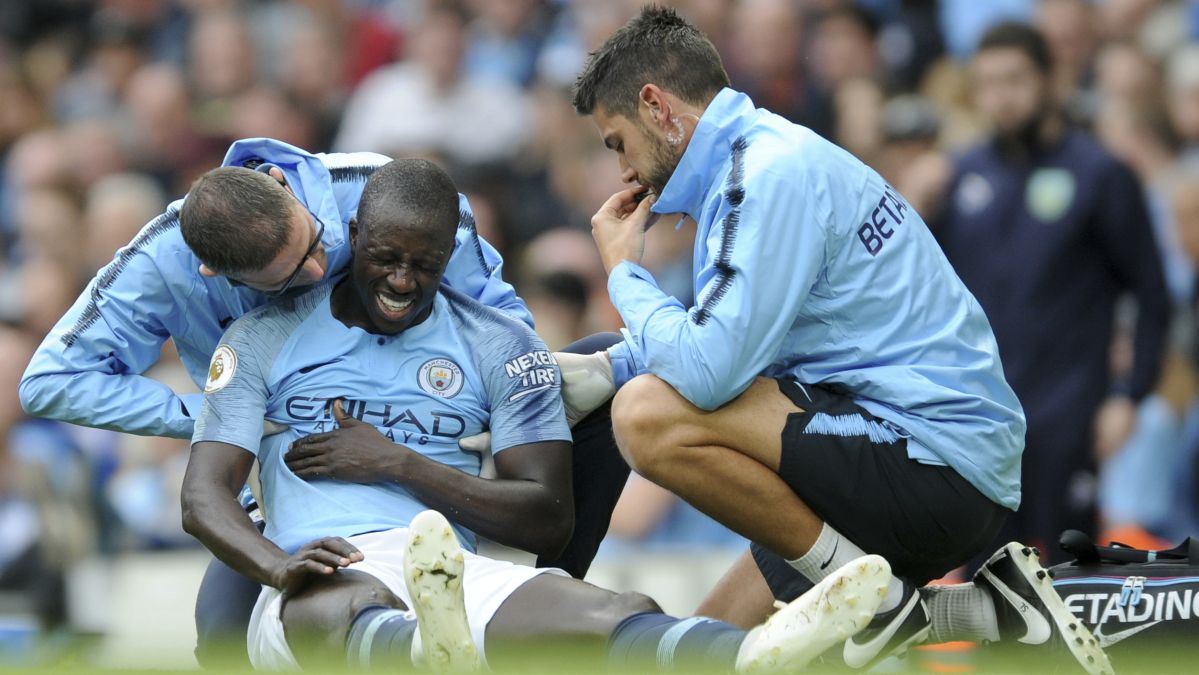 Kể từ khi gia nhập Man City, Benjamin Mendy liên tiếp làm bạn với giường bệnh. Mùa này, sau giai đoạn khởi đầu tốt với 5 kiến tạo sau 9 lần ra sân, anh lại gặp chấn thương cuối Tháng 11.
