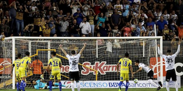 Trận lượt đi, Dorados vươn lên dẫn trước nhờ một quả penalty.
