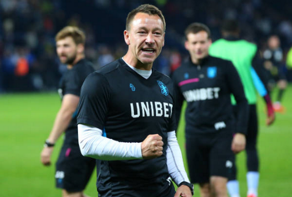 ...và trợ lý HLV John Terry. Đây là mùa thứ 2 liên tiếp Terry cùng Aston Villa vào đến chung kết play-off thăng hạng. Mùa trước, anh và đồng đội đã bước đến 'cổng thiên đường' nhưng 'thiên đường' cuối cùng thuộc về Fulham.