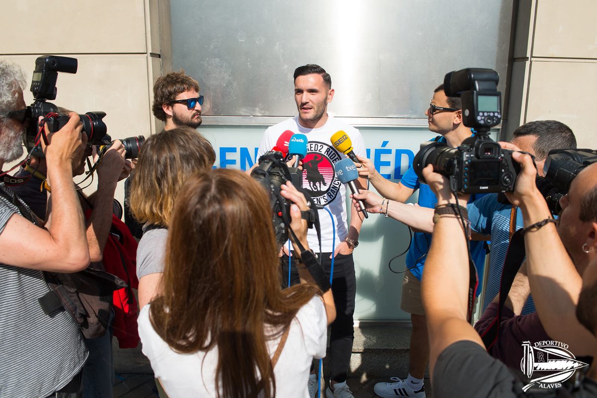 Lucas perez ra mắt Alaves (ảnh) - Bóng Đá