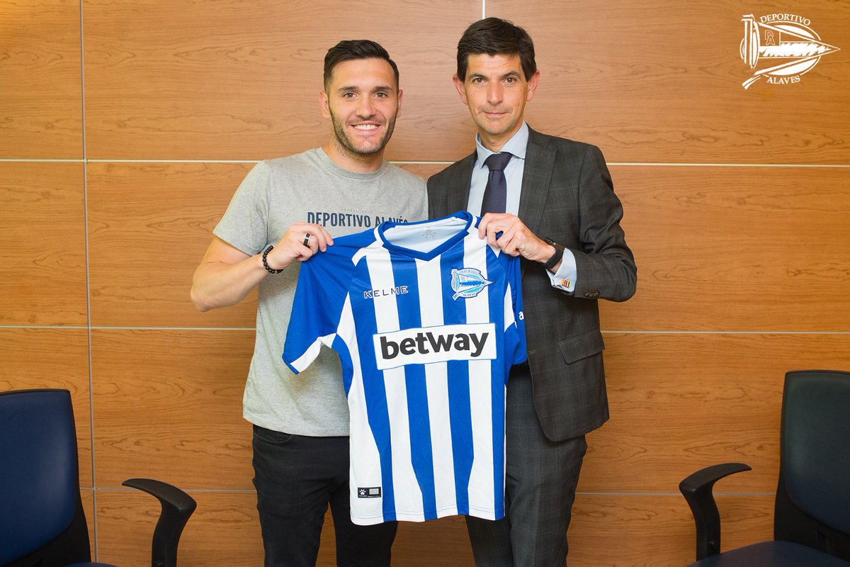 Lucas perez ra mắt Alaves (ảnh) - Bóng Đá