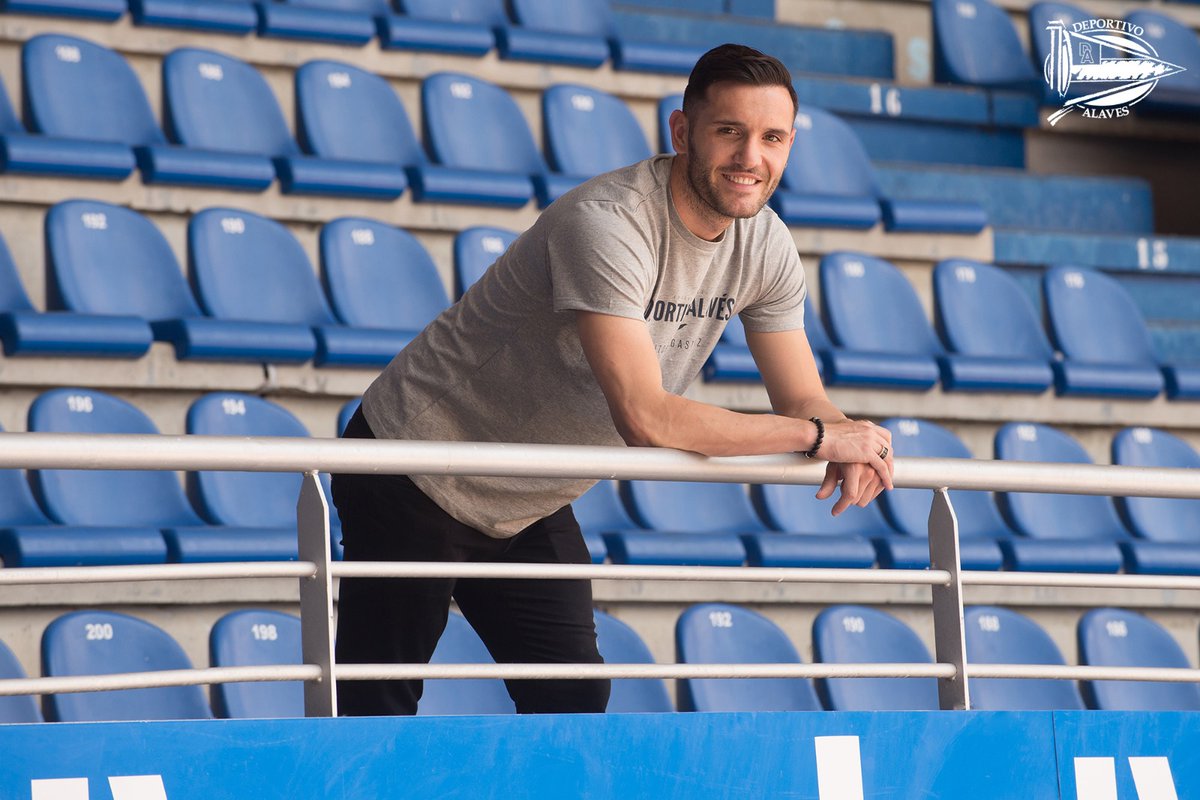 Lucas perez ra mắt Alaves (ảnh) - Bóng Đá