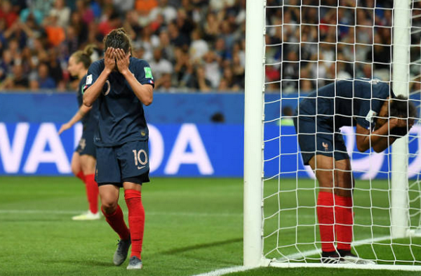Đây! Pha phản lưới nhà 'tồi tệ' nhất cấp độ World Cup (nữ Pháp) - Bóng Đá