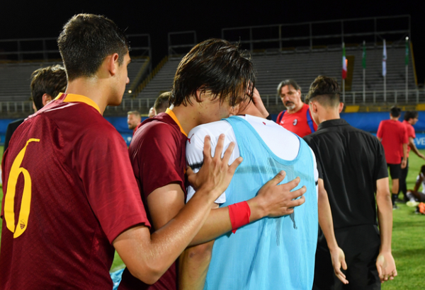 Vô địch không ăn mừng, U15 Roma làm điều bất ngờ với 'nạn nhân' - Bóng Đá