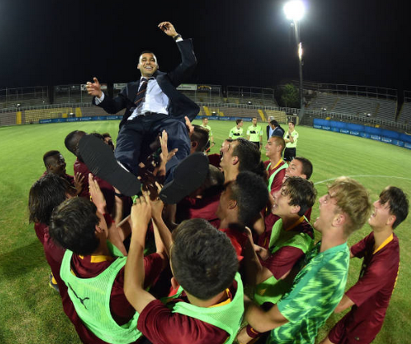 Vô địch không ăn mừng, U15 Roma làm điều bất ngờ với 'nạn nhân' - Bóng Đá