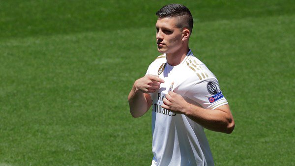 Giữa tuần qua, Luka Jovic chính thức ra mắt Real Madrid. Đến với Bernabeu, anh mang về cho CLB cũ Frankfurt 60 triệu euro.