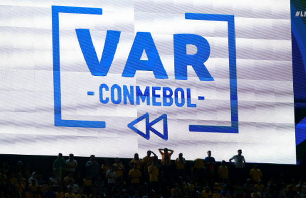 VAR tiếp tục xuất hiện tại Copa, định đoạt luôn trận đấu - Bóng Đá