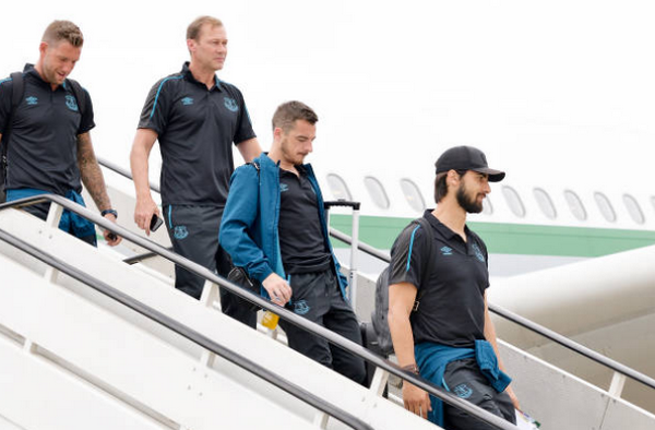 Đêm qua, CLB Everton đã hạ cánh xuống địa điểm du đấu đầu tiên trong Hè này. Không phải hai thị trường tiềm năng châu Á hay Bắc Mỹ, The Toffees đã chọn châu Phi là điểm đến. Cụ thể, họ có mặt ở thành phố Nairobi, Kenya.