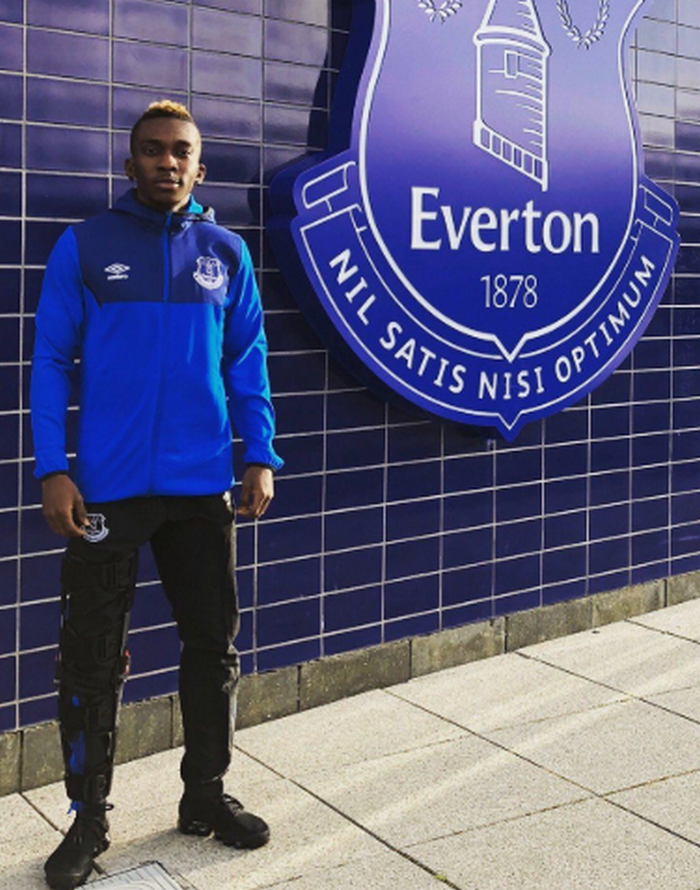CHÍNH THỨC! Everton chia tay 'nạn nhân' của Iwobi (Onyekuru) - Bóng Đá